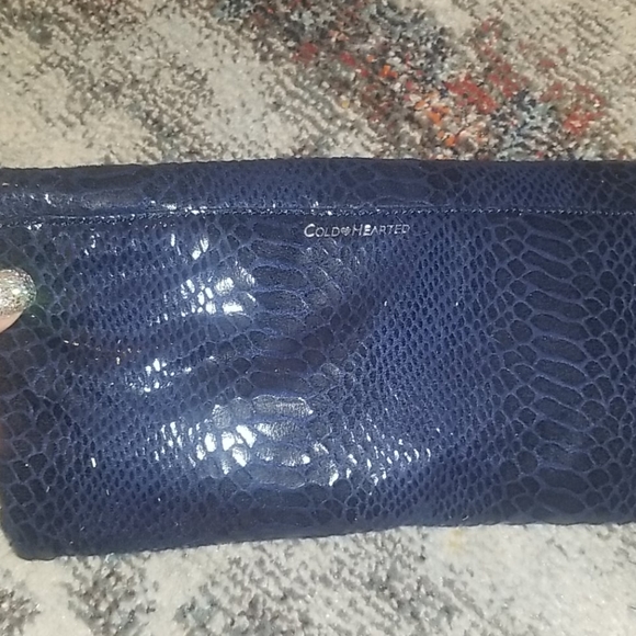 Cold Hearted Clutch w/Rhinestone details - Picture 6 of 7